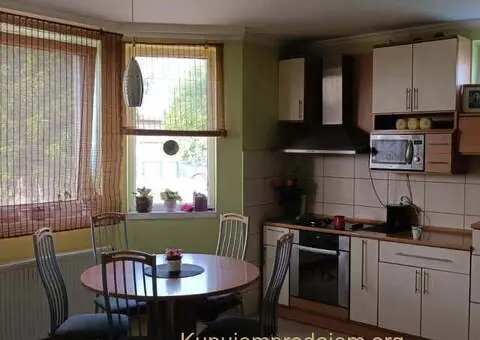 Na prodaju – Prostrana porodična kuća u mirnom delu Beške - 14/15