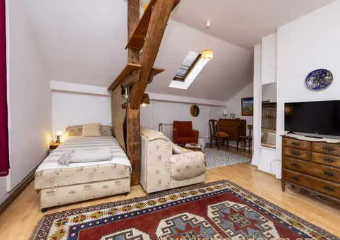 Izdajem stan u Beogradu kod Đeram pijace - 1/6