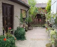 Na prodaju porodična kuća u Vrbasu – čvrsta gradnja sa dušom!