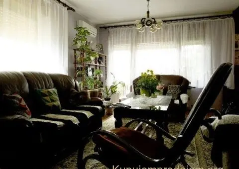 Na prodaju porodična kuća u Vrbasu – čvrsta gradnja sa dušom! - 4/5