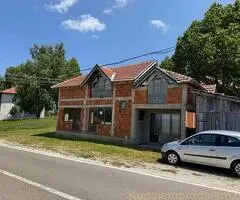 Vikendica sa poslovnim prostorom na Vlasinskom jezeru-idealna za odmor ili posao