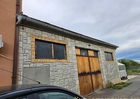 Kuca u Rajkovcu sa pomocnim objektima i placem - 2/8