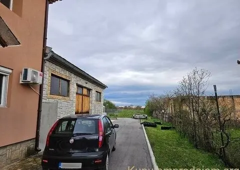 Kuca u Rajkovcu sa pomocnim objektima i placem - 3/8