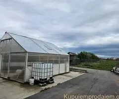 Kuca u Rajkovcu sa pomocnim objektima i placem