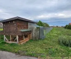 Kuca u Rajkovcu sa pomocnim objektima i placem