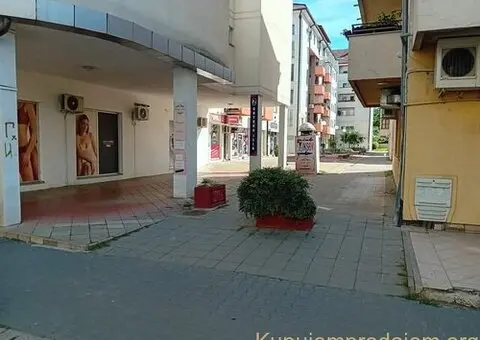 Izdajem opremljen lokal, pekara, proizvodnja kolača, kuhinja INĐIJA - 9/12