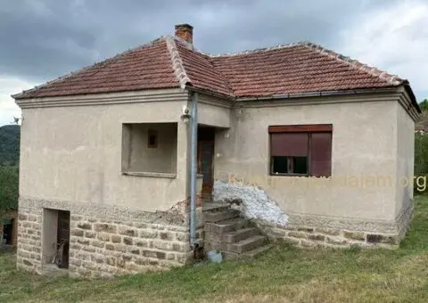 Prodajem kucu u selu Viča-Lučani - 1/13