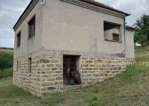 Prodajem kucu u selu Viča-Lučani - 4/13