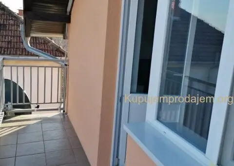 Prodaja kuce sa vise stanova i garazom Indjija - 2/7