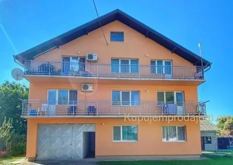 Prodaja kuce sa vise stanova i garazom Indjija - 1/7