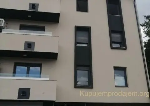 Prodajem stan u Pancevu 90m2 - 11/12