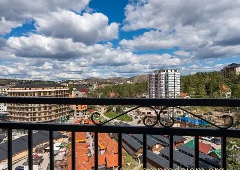 TOP LOKACIJA ZLATIBOR STROGI CENTAR - 10/10