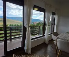 ELITNA LOKACIJA LUX TROSOBAN STAN NA PRODAJU SA DVORIŠTEM I PARKING MESTOM ZLATIBOR
