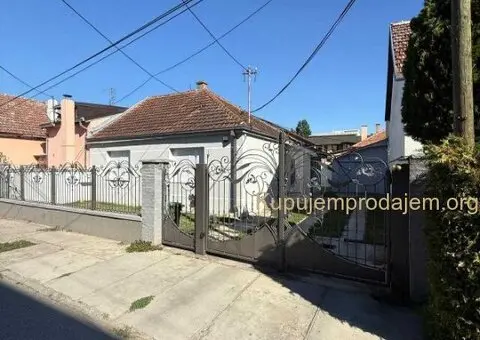 Na prodaju kuća u centru Novog Sada - 1/9