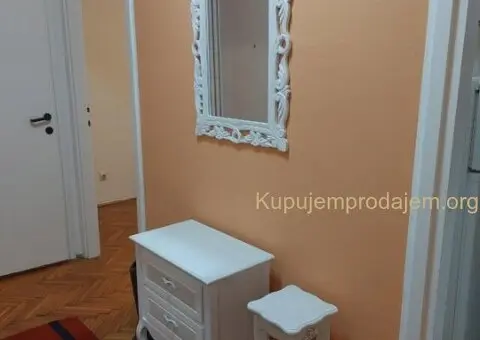 Izdajem stan kod hotela Srbija - 10/11