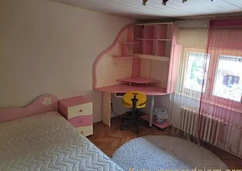 Izdajem sobu na Bežanijskoj Kosi, Novi Beograd - 1/10