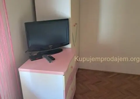 Izdajem sobu na Bežanijskoj Kosi, Novi Beograd - 4/10