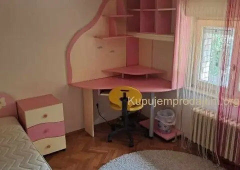 Izdajem sobu na Bežanijskoj Kosi, Novi Beograd - 6/10