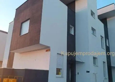 Prodajem luksuznu kucu u Novom Sadu - 2/15