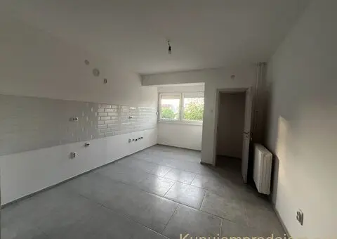 Prodajem kucu u centru Zrenjanina - 3/10