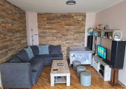 Fantastican trosoban uknjizen stan Novi Sad-Salajka - 1/14