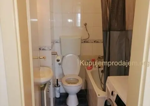 Fantastican trosoban uknjizen stan Novi Sad-Salajka - 10/14