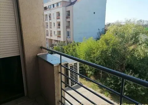 Fantastican trosoban uknjizen stan Novi Sad-Salajka - 13/14