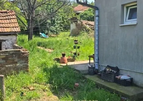 Prodajem plac sa kucom u centru Smedereva - 1/12