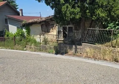 Prodajem plac sa kucom u centru Smedereva - 9/12