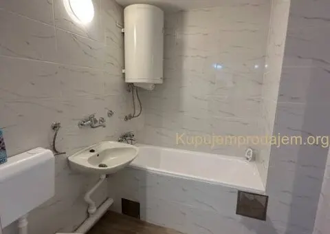 Prodajem stan u Sremcici-Tomasa Edisona - 11/15