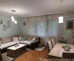 Odlican trosoban stan u Beceju