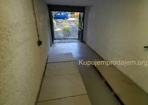 Prodajem magacin-garazu u Zemun Polju - 4/15