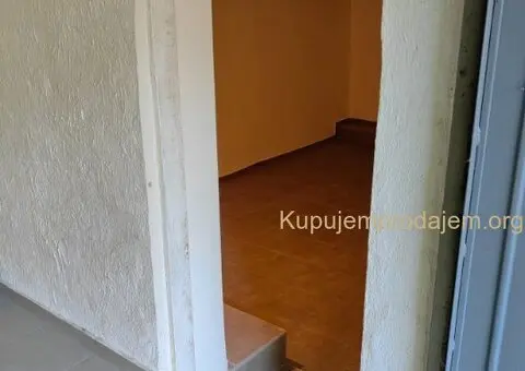 Prodajem magacin-garazu u Zemun Polju - 5/15