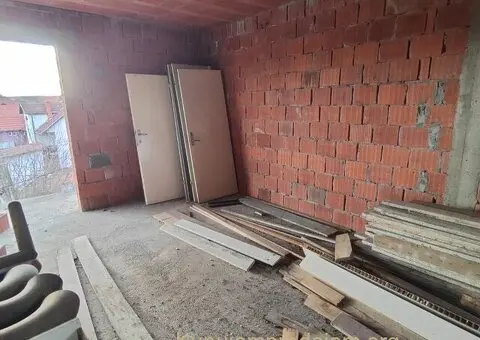 Na prodaju kuca-zgrada,Sušica-Kragujevac - 14/15