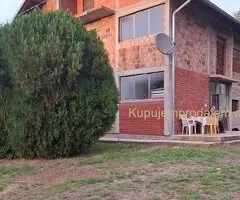 Prodajem kucu Đurinci-Sopot