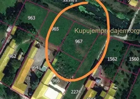 Plac u strogom centru Zmajeva - 2/2