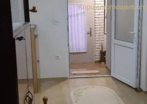 Prodajem kucu u Beceju - 6/15