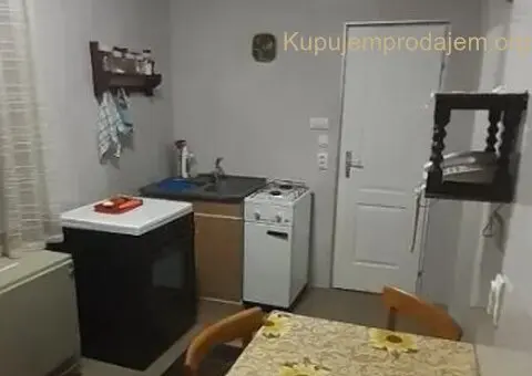 Prodajem kucu u Beceju - 12/15