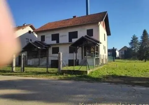 Prodaje se porodicna kuca u Apatinu - 1/7