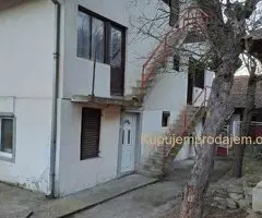 Prodajem kucu Ugrinovci-Gornji Milanovac