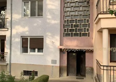 Prodajem stan u Velikim Crljenima - 1/14