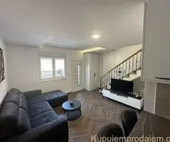 Prodajem nov uknjizen stan na Novoj Detelinari