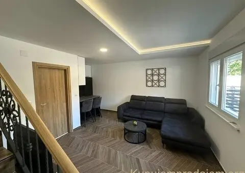 Prodajem nov uknjizen stan na Novoj Detelinari - 4/12