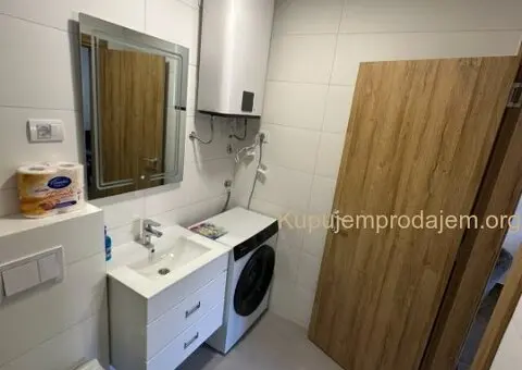 Prodajem nov uknjizen stan na Novoj Detelinari - 7/12