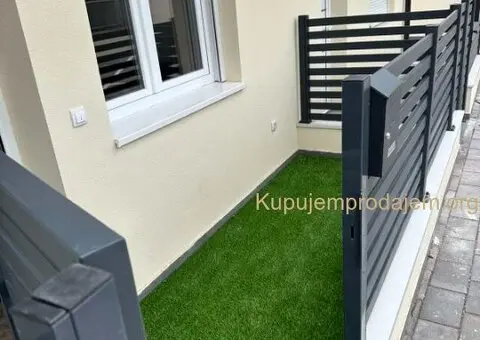 Prodajem nov uknjizen stan na Novoj Detelinari - 10/12