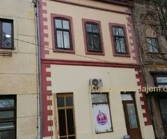 Prodajem trosoban salonski stan u Sremskoj Mitrovici