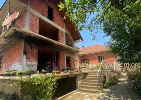 Prodajem seosko domacinstvo sa okolnim placem - 1/6