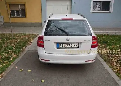 Škoda Oktavia  4×4  2010.  dizel, karavan - 2/2