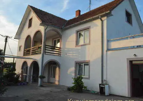 Useljiva kuca u Takovu, Ub - 1/9