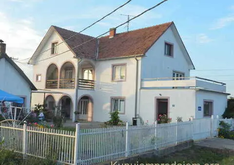 Useljiva kuca u Takovu, Ub - 3/9